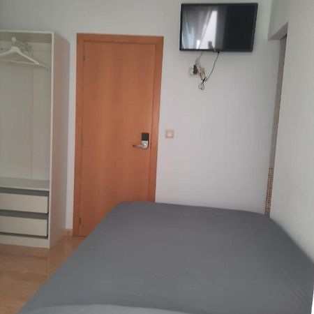 Single Room In My Apartment At The Beach Walencja Zewnętrze zdjęcie