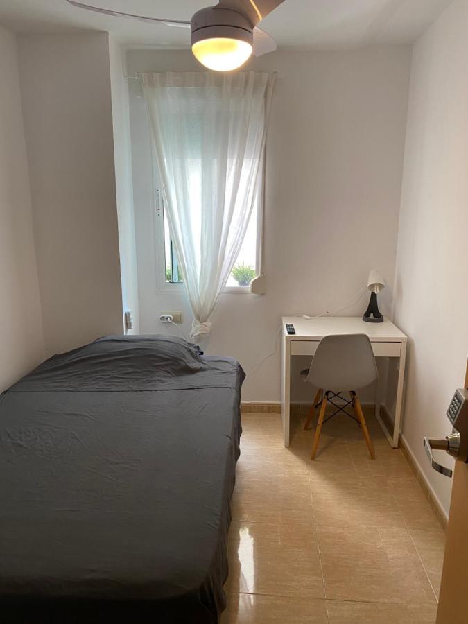 Single Room In My Apartment At The Beach Walencja Zewnętrze zdjęcie