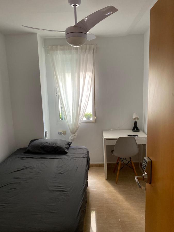 Single Room In My Apartment At The Beach Walencja Zewnętrze zdjęcie